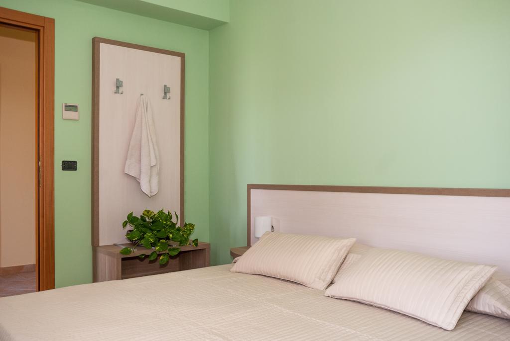 Casa Delfico Ristoro In Famiglia Guest House Teramo Ruang foto